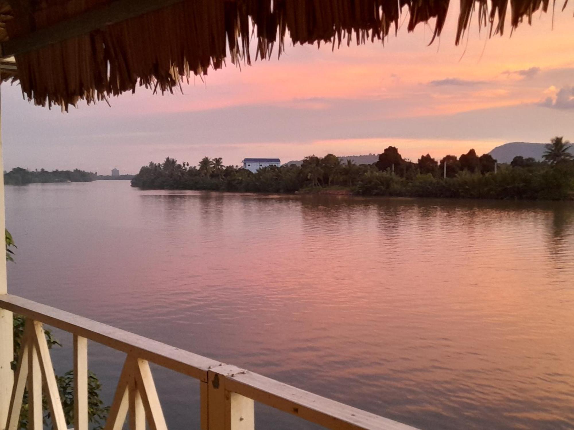 Green Mango Bungalows Kampot Exterior photo