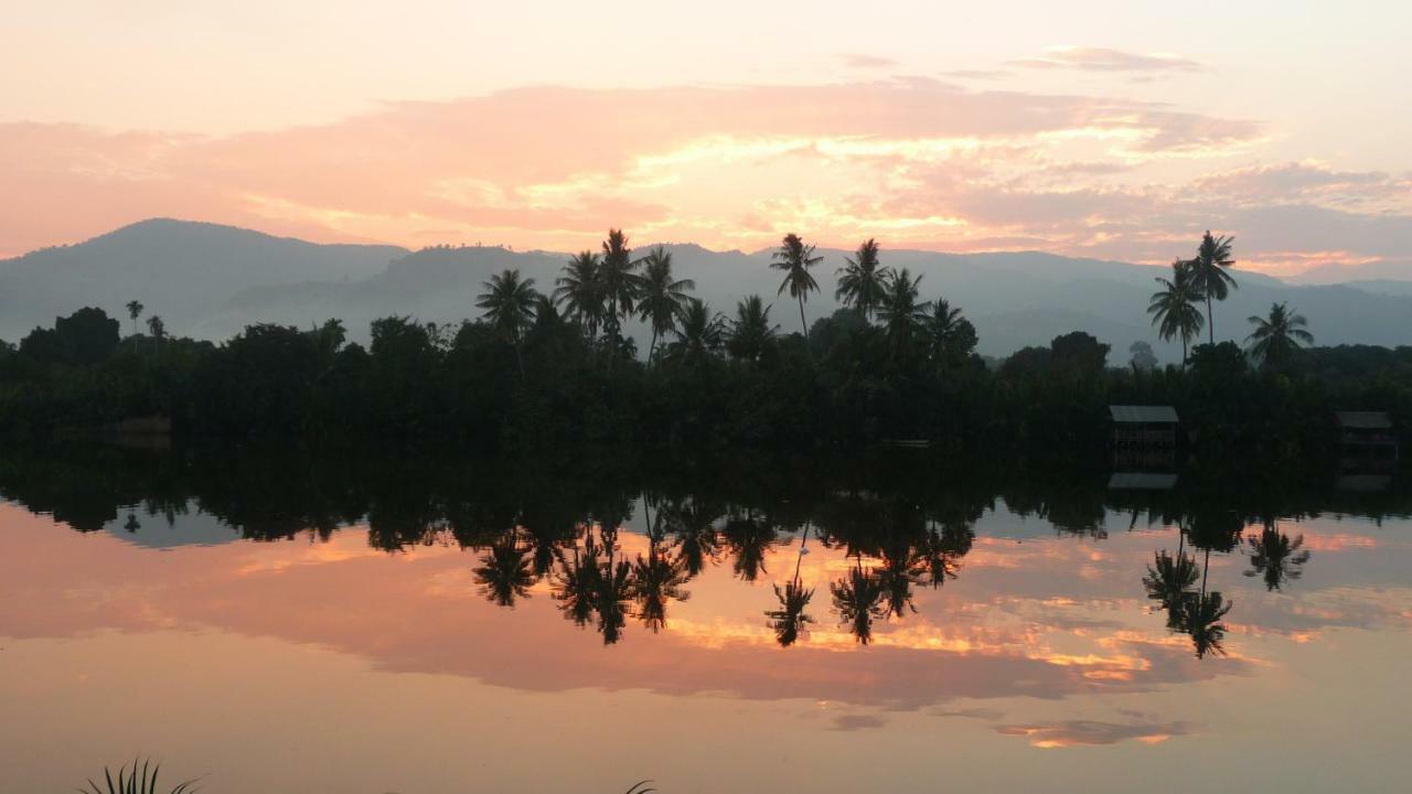 Green Mango Bungalows Kampot Exterior photo