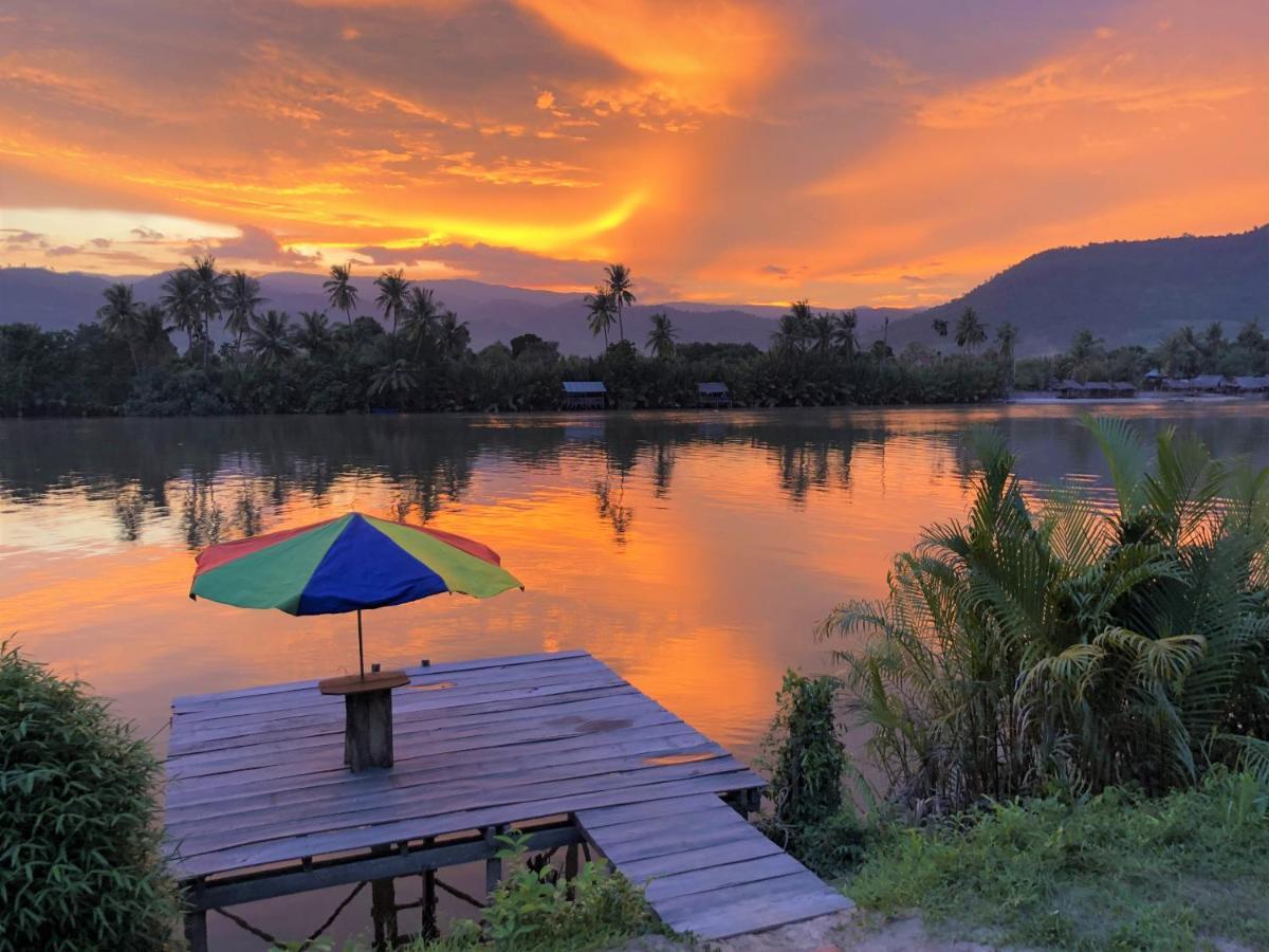 Green Mango Bungalows Kampot Exterior photo