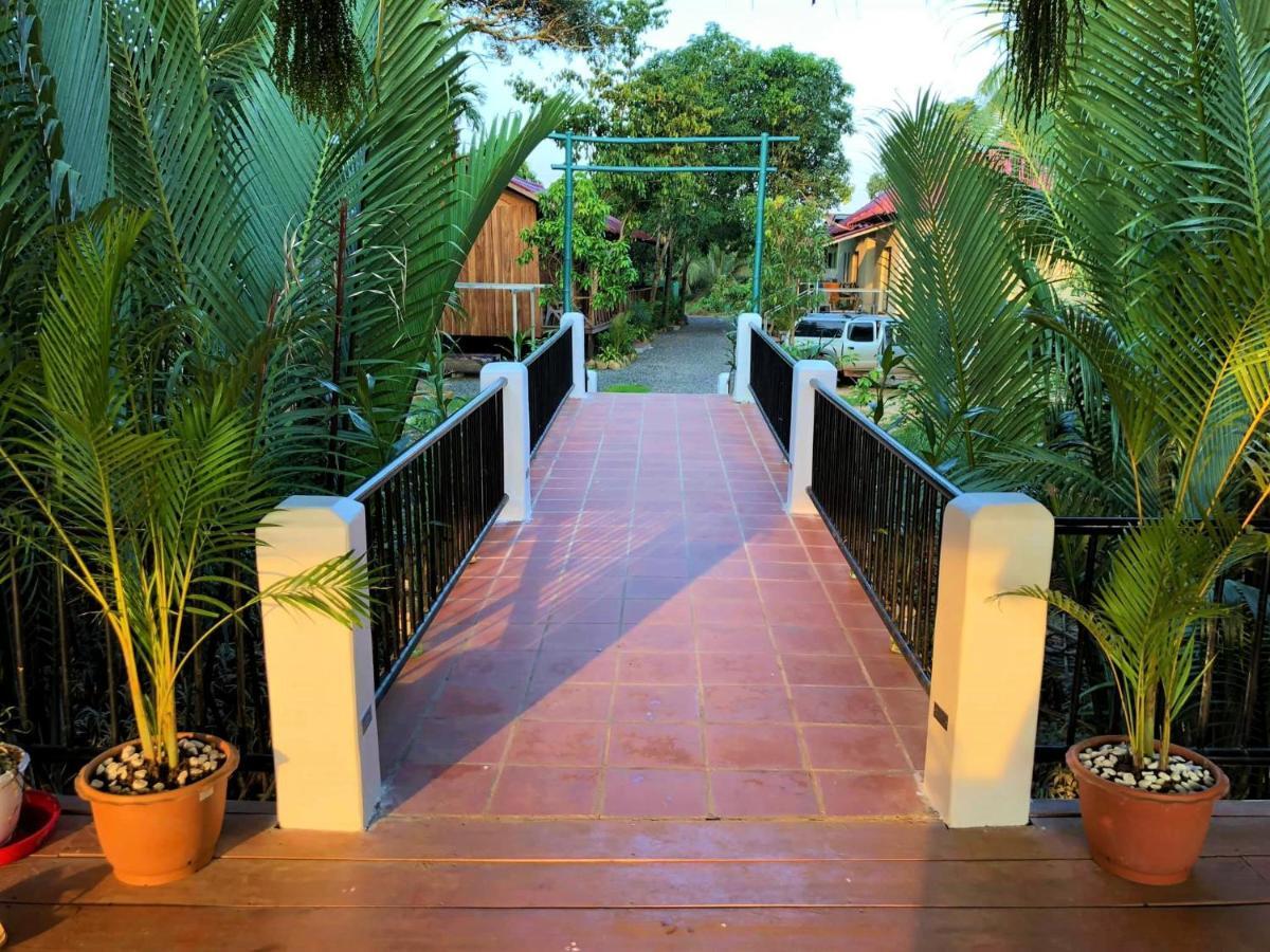 Green Mango Bungalows Kampot Exterior photo